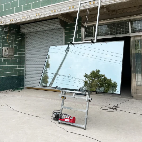 Pārklājot pacelšanas liftu ar 10 m līdz 300 kg 1500 W