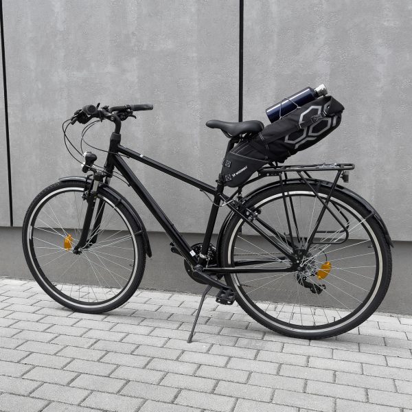1016459-4-pojemna-torba-rowerowa-pod-siodelko-torb-wozinsky-hurtownia-sklep Ietilpīga velosipēdu soma seglam, liela 12 l melna aizstājēja soma