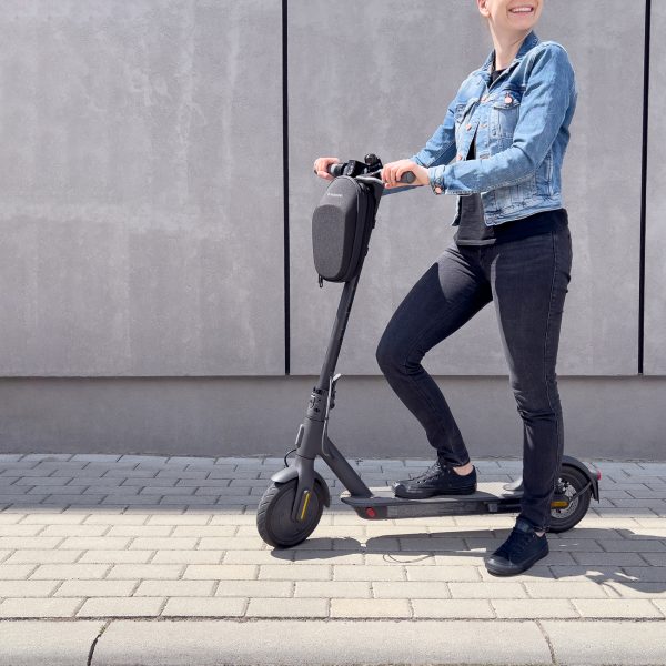 Ūdensnecaurlaidīgs hulajnoga stūres ratiņu soma 4L melnam motorolleram