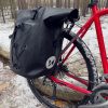1016484-5-wodoodporna-torba-rowerowa-sakwa-na-baga-wozinsky-hurtownia-sklep Ūdensnecaurlaidīga velosipēdu soma.