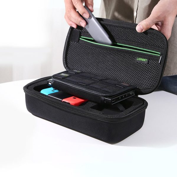 Korpusa lodziņš uz Nintendo slēdzi un aksesuāriem ir melns