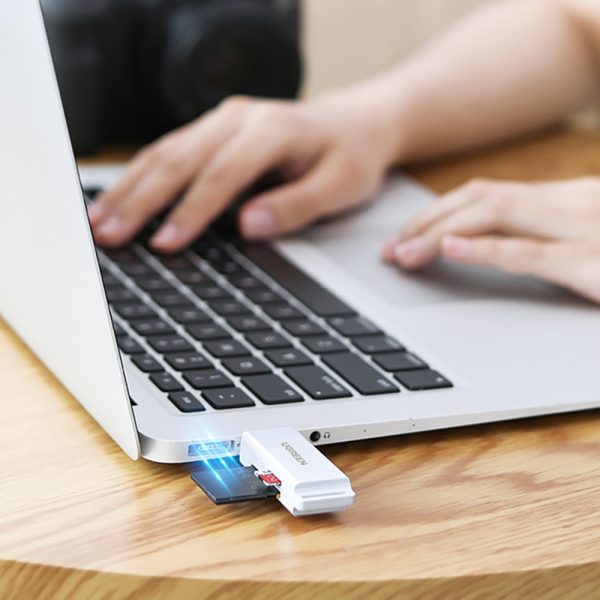 Pārnēsājams TF/SD karšu lasītājs zem USB 3.0 melna
