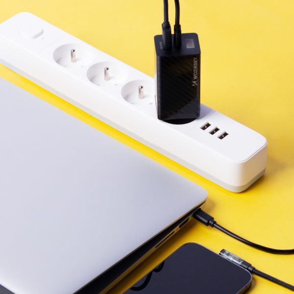 65W GAN lādētājs ar USB USB-C QC 3.0 PD melnajiem portiem