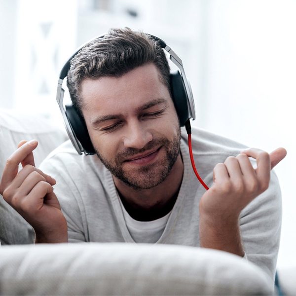 Yiven M30 kabeļa audio kabeļa stereo aux 3,5 mm vīriešu mini ligzda 1m sudraba-melns