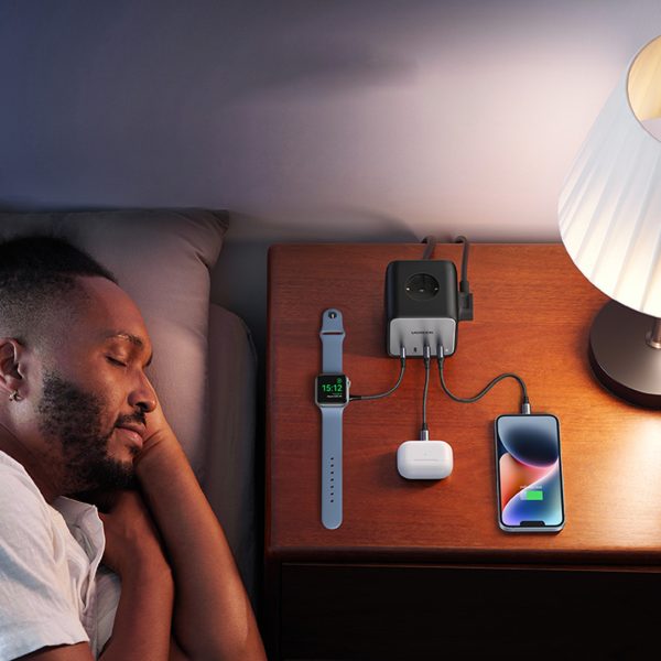 AC 240V GAN 2X USB-C 2X USB-A 3X AC 240V lādētāja lādētājs-melns