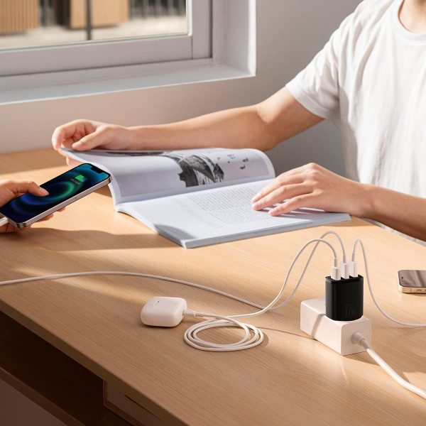 Kompakts 3x USB 17W melnais lādētājs
