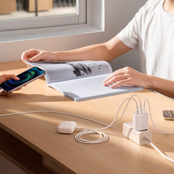 Kompakts 3x USB 17W baltais lādētājs