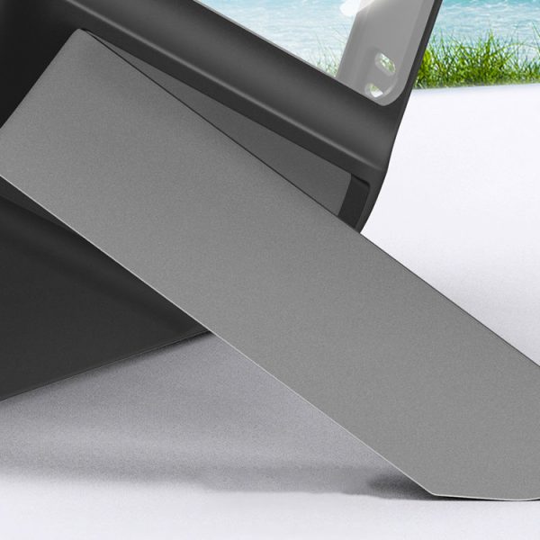 Stingrs korpuss ar želejas rāmi un iPhone 13 Pro melno bāzi