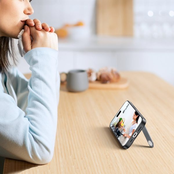 Stingrs korpuss ar želejas rāmi un iebūvētu iPhone 14 pro melno stendu