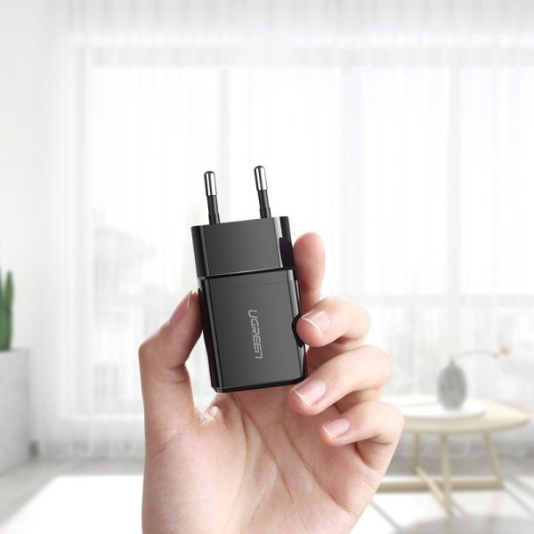 Neliels tīkla lādētājs USB 2.1a melnā krāsā