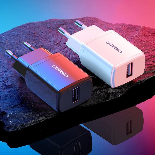 Neliels tīkla lādētājs USB 2.1a melnā krāsā
