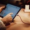 Kabeļa kabelis USB-C BRAID-USB-C 2.0 3A sarkanā krāsā