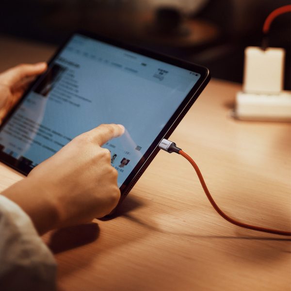 Kabeļa kabelis USB-C BRAID-USB-C 2.0 3A sarkanā krāsā