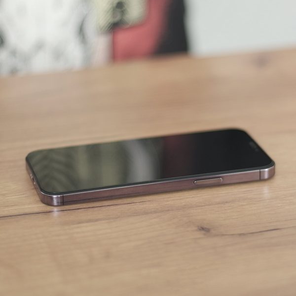 Izturīgs 9h rūdīts stikls visam Motorola Moto G42 ekrānam ar korpusa draudzīgu lietu rāmi