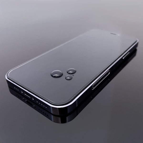 9h rūdīts stikls visā Infinix Note 12 Pro ekrānā ar korpusa draudzīgu melnu rāmi