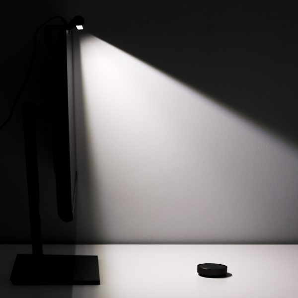 4 GHz LED lukturu apgaismojums Monitor USB-C melnajam ekrānam