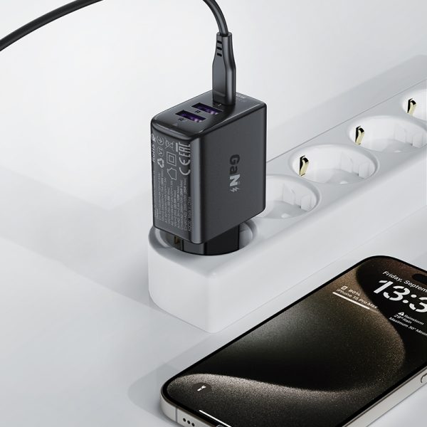 PD 35W GAN lādētājs ar 3 2x USB-A + USB-C melnajiem portiem