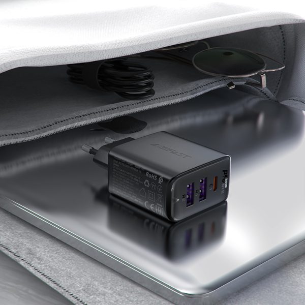 PD 35W GAN lādētājs ar 3 2x USB-A + USB-C melnajiem portiem