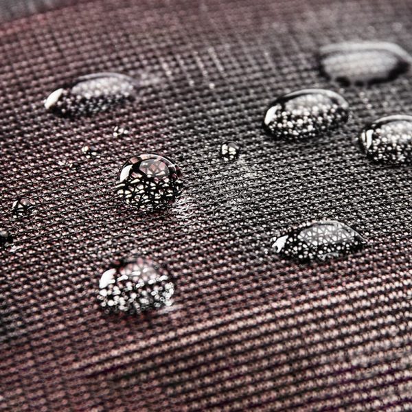 Lietus apvalks melnai velosipēdu ķiverei