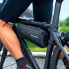 Ciets ūdensnecaurlaidīgs velosipēdu maiss, kas piestiprināts zem 2,5L melna rāmja