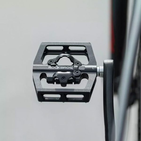 MTB velosipēdu pedāļi, kas iestatīti ar SPD Shimano aizbīdņiem - melni