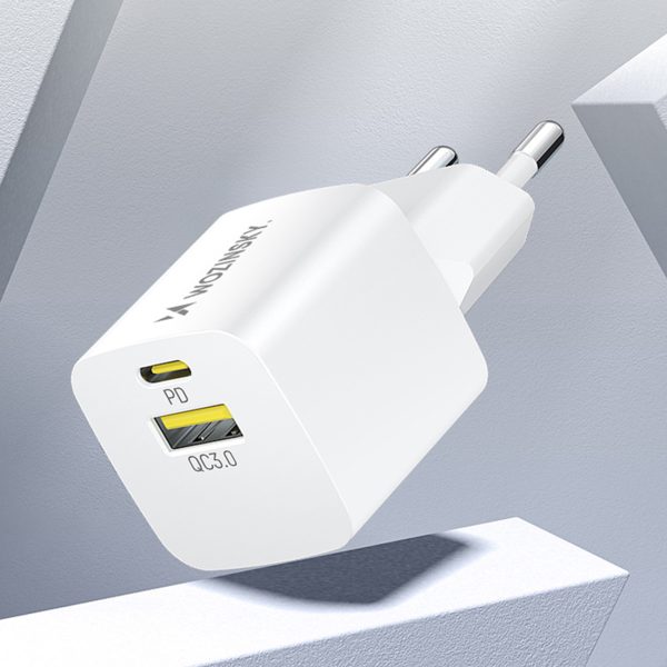 GAN QC3.0 USB-A USB-C PD 33W baltais lādētājs
