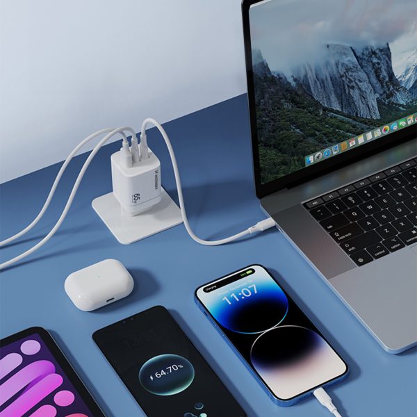 GAN 65W 100-240V USB-A 2X USB-C baltais lādētājs