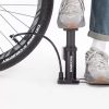 Universālais velosipēdu sūknis ar spiediena mērītāju - melns