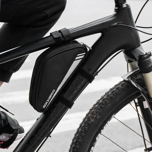 Velosipēdu soma instrumentu sūknim, kas piestiprināts pie rāmja 0,7L - melns