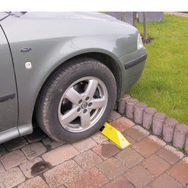 Autostāvvietas separators cara apstāšanās dzeltenā krāsā