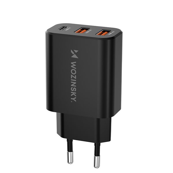 30 W USB-C 2x USB-A sienas lādētājs - melns