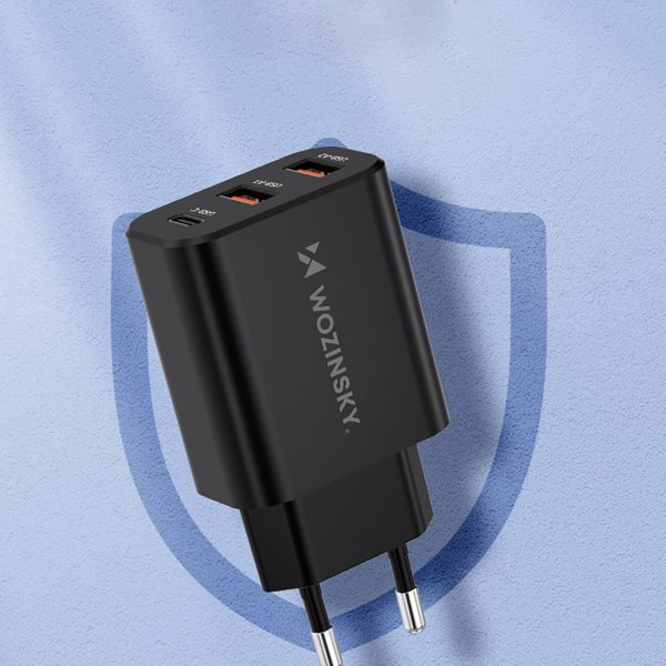 30 W USB-C 2x USB-A sienas lādētājs - melns