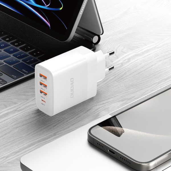 Sienas lādētājs 3x USB-A 1x USB-C PD 20W - balts