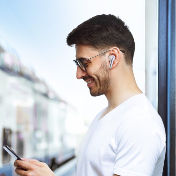 Funpods TWS ausīs ievietojamas Bluetooth 5.4 ANC austiņas ar IP54 aizsardzību - baltas