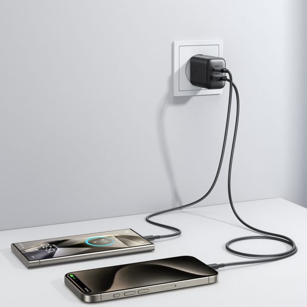 USB-C un USB-A 25 W SFC PPS PD sienas lādētājs — melns