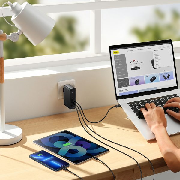 GaN5 Pro 2xUSB-C+USB-A 140W ES ātrās uzlādes ierīce - melna