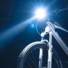 Priekšējais velosipēda lukturis ar lukturīša funkciju, balts, 600lm, IPX6, USB-C, melns