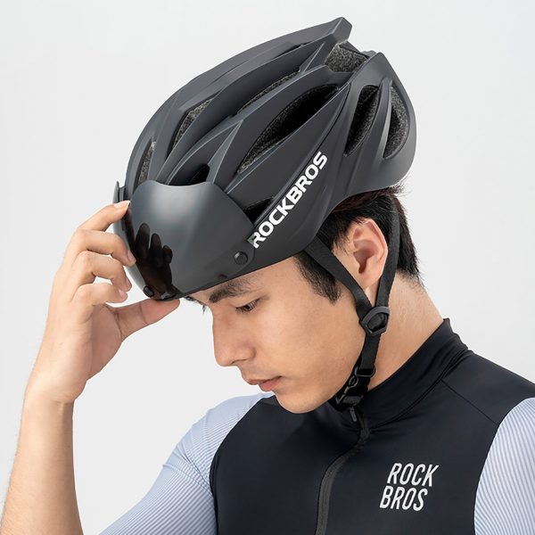 Unisex velosipēda ķivere ar noņemamu vizieri un UV filtra brillēm - melna