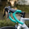 PU velosipēda stūres lente ar velūra rakstu - brūna