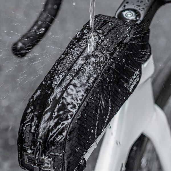 Uz rāmja stiprināma velosipēda soma 0,9 l - melna