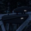 Uz rāmja stiprināms velosipēda groza maisiņš 2,9 l - melns