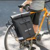 Ūdensizturīga velosipēda soma ar mugursomas funkciju un ķiveres āķi, 18 l - melna