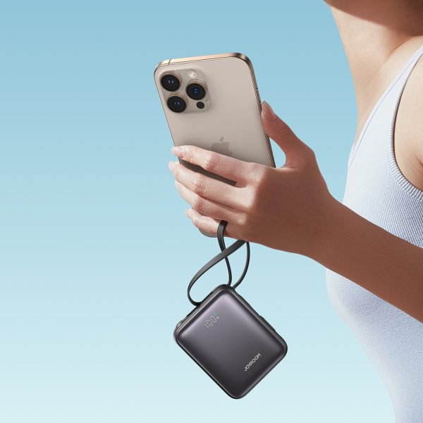 Powerbank 10000mAh 22.5W ar iebūvētu USB-C Lightning kabeli - melns