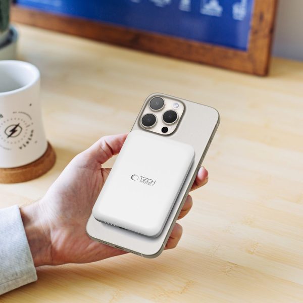 1029291-8-powerbank-5000mah-z-magsafe-usb-c-15w-z-kablem-usb-tech-protect-hurtownia-dropshipping.jpg 5000mAh pārnēsājamais akumulators ar MagSafe USB-C 15W un USB-C kabeli - balts