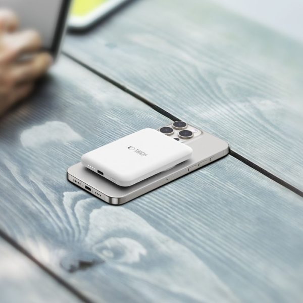 1029291-9-powerbank-5000mah-z-magsafe-usb-c-15w-z-kablem-usb-tech-protect-hurtownia-dropshipping.jpg 5000mAh pārnēsājamais akumulators ar MagSafe USB-C 15W un USB-C kabeli - balts