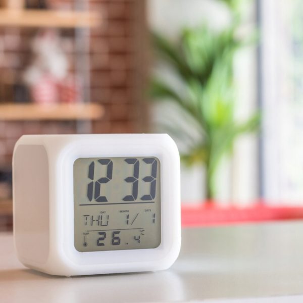 Modinātājpulkstenis ar termometru, 7 krāsas