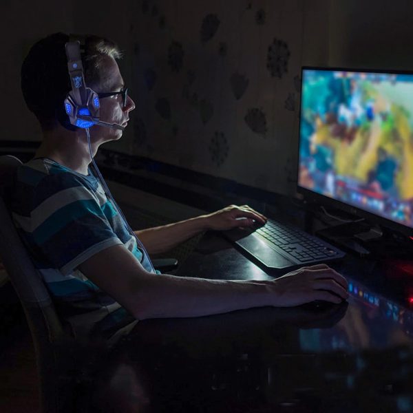 Vadu spēļu austiņas ar mikrofonu spēlētājiem, USB LED
