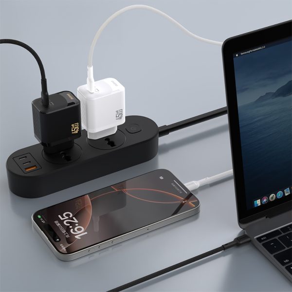GaN sienas lādētājs ar USB-C kabeli 45W - melns