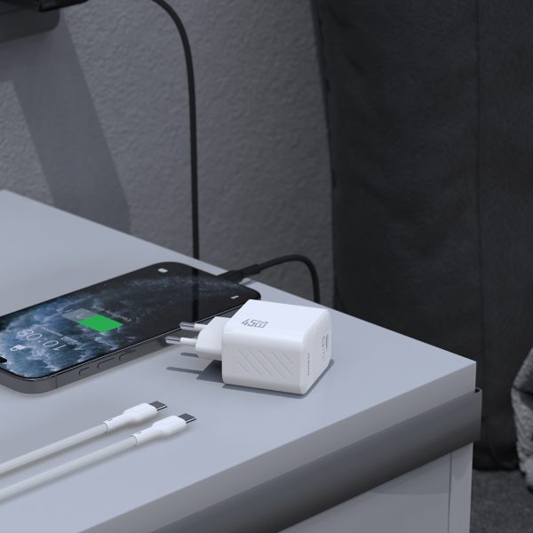 GaN sienas lādētājs ar USB-C kabeli 45W - melns