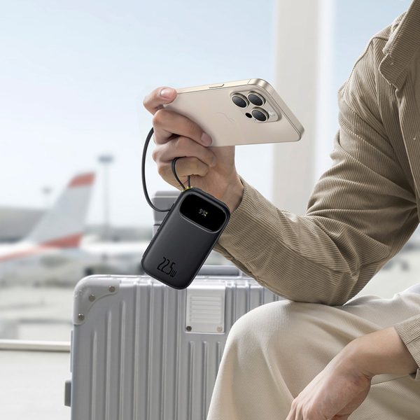 Powerbank 10000mAh 22.5W ar displeju USB-C iPhone Lightning kabeļi - melni